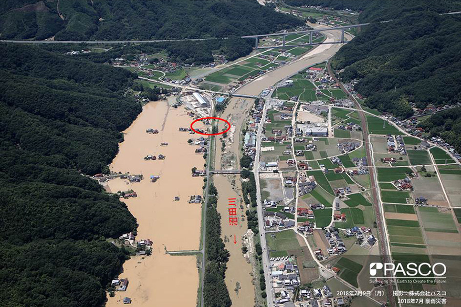広島県三原市本郷町　沼田川の堤防が決壊による浸水被害が発生