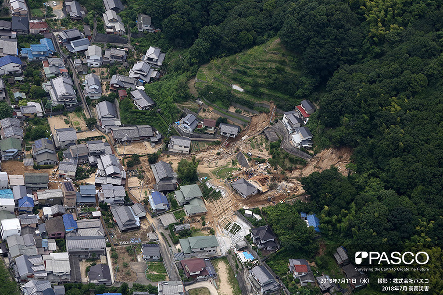 尾道市桜町　斜面崩壊により損壊した住宅